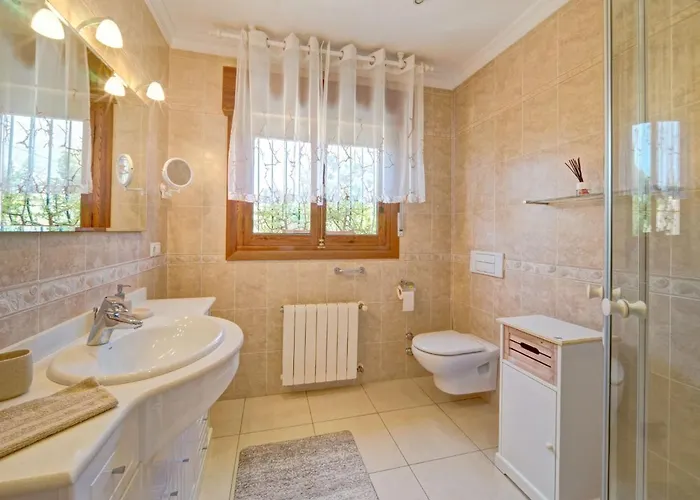 Appartement Doris By Interhome Calp